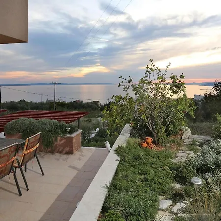 Mit Terrasse Und Herrlichem Ausblick By Interhome Apartamento Podstrana