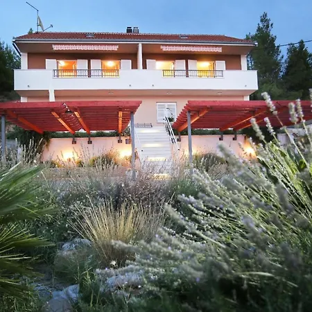 Mit Terrasse Und Herrlichem Ausblick By Interhome *