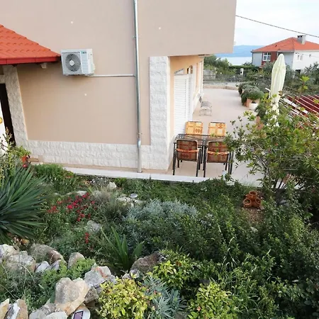 Apartament Mit Terrasse Und Herrlichem Ausblick By Interhome